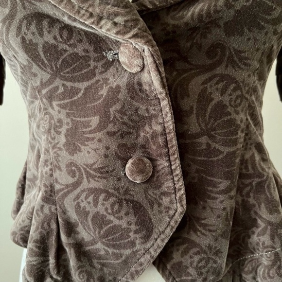 Vintage Velvet cropped jacket with gorgeous details. XS - Picture 3 of 11